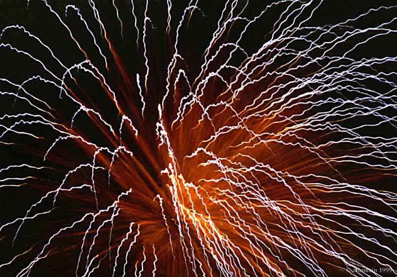 Fireworks3.jpg (158892 bytes)