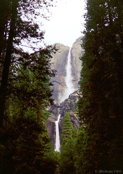 YosemiteFalls.jpg (71024 bytes)